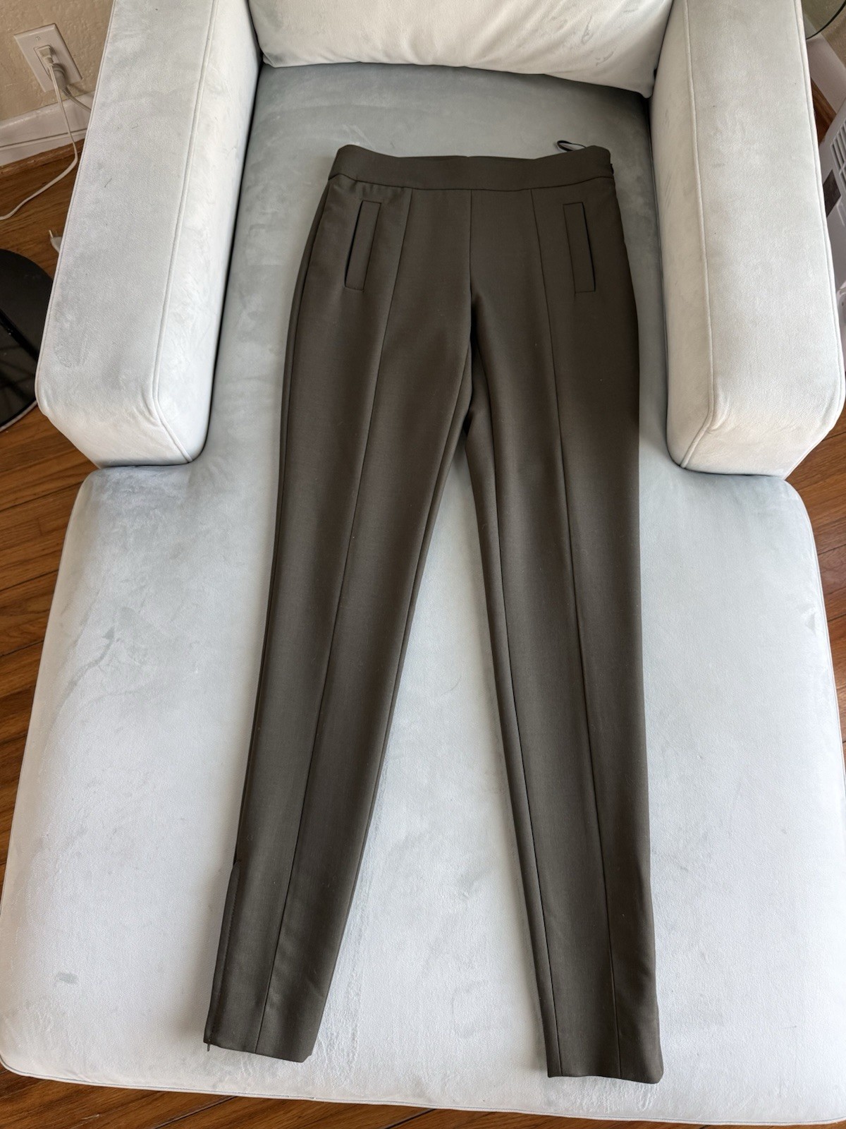 Tom Ford Olive Green Wool Slim Fit Trousers, NWT, IT 38 Tom Ford Olive Green Wool Slim Fit Trousers, NWT, IT 38