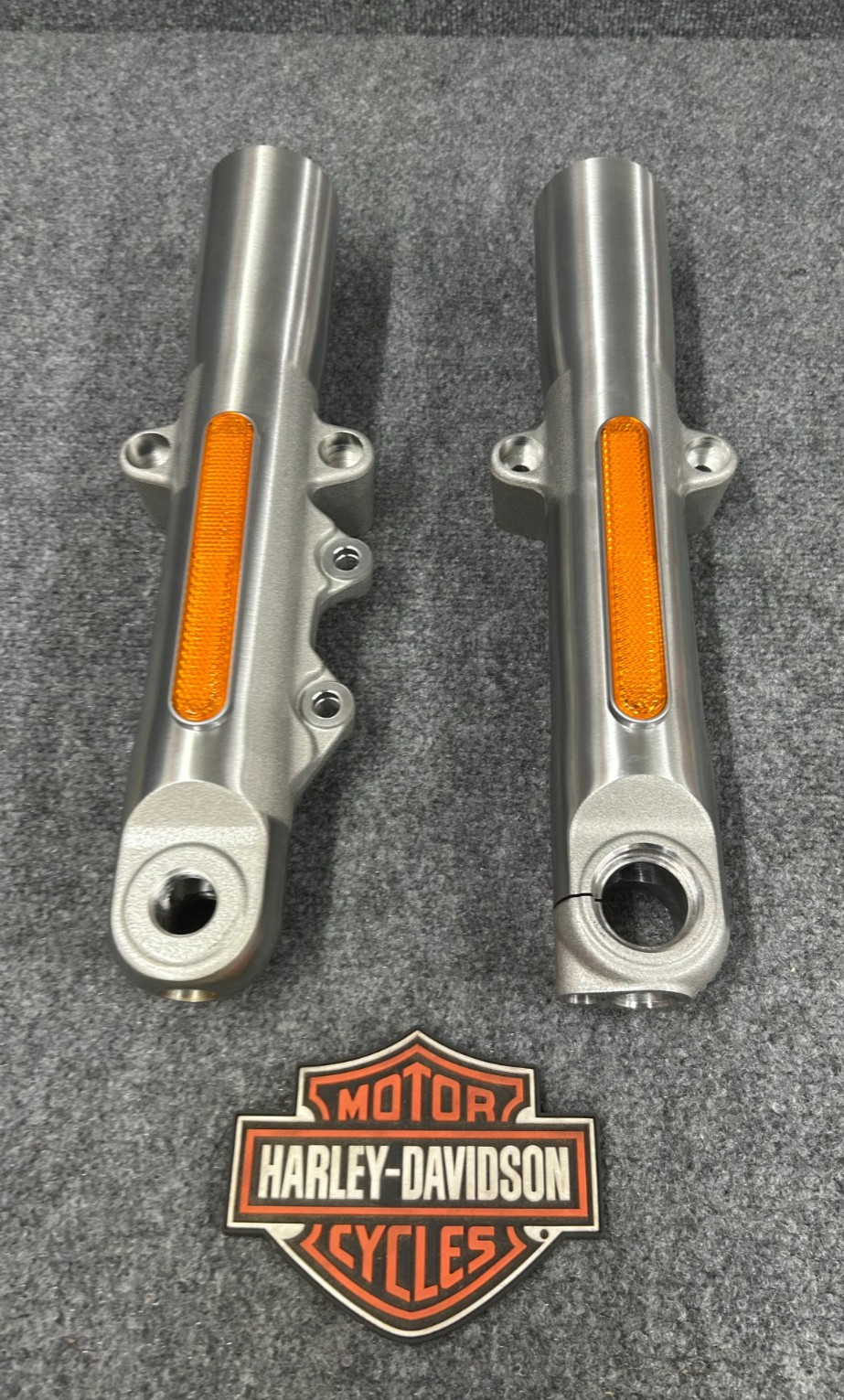 OEM HARLEY-DAVIDSON 2018-26 Fat Boy Front Lower Fork Sliders 45400183/45400184 OEM HARLEY-DAVIDSON 2018-26 Fat Boy Front Lower Fork Sliders 45400183/45400184