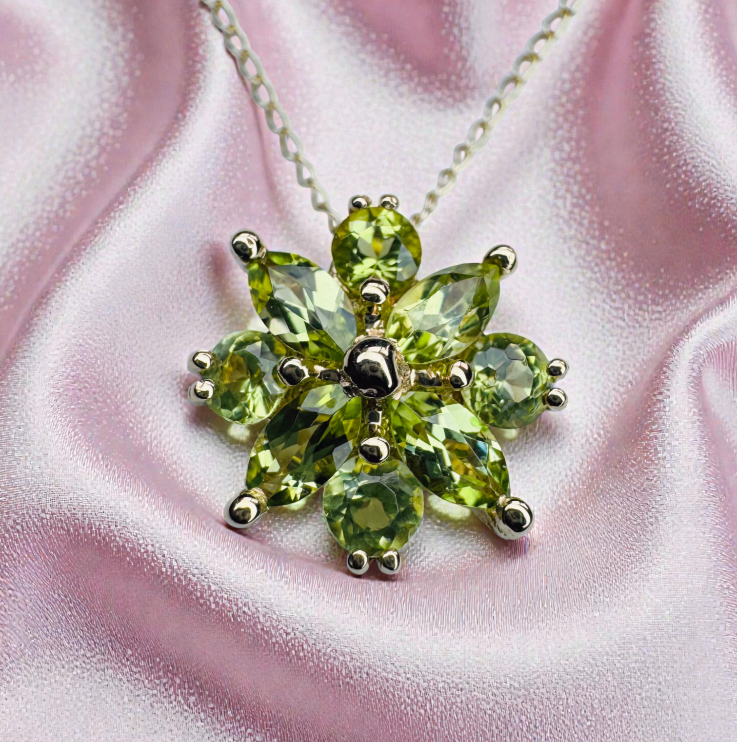 Vintage 14K Gold Natural Peridot Necklace -18