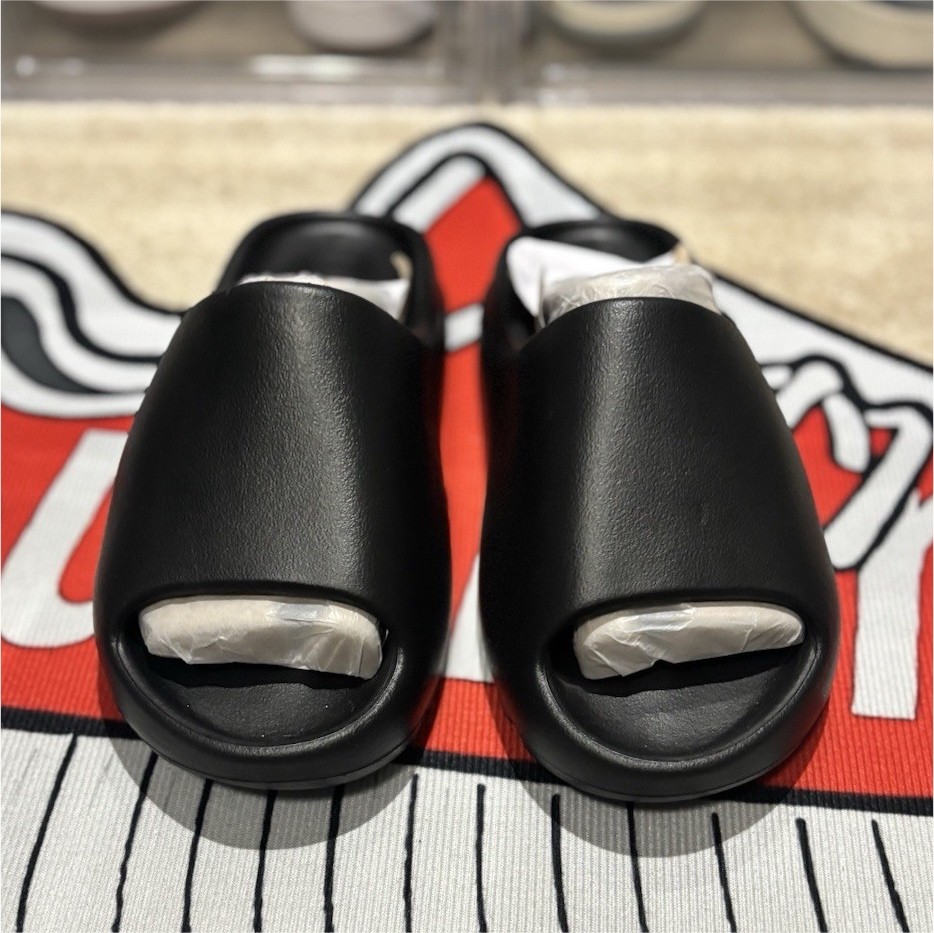 YZY YS-01 Black Men’s Comfort Slide Sandals Brand New Never Worn YZY YS-01 Black Men’s Comfort Slide Sandals Brand New Never Worn