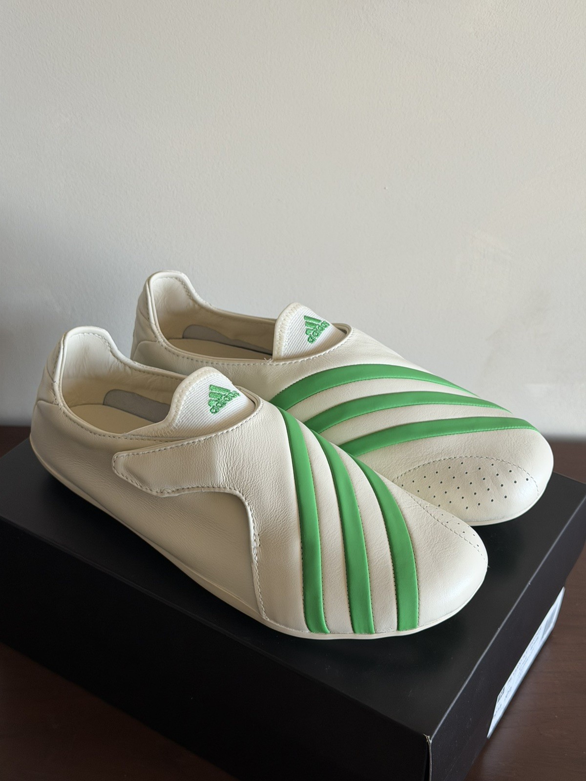 Adidas Pharrell Williams Virginia Vario Flat Earther Green New In Box US 9.5 Adidas Pharrell Williams Virginia Vario Flat Earther Green New In Box US 9.5