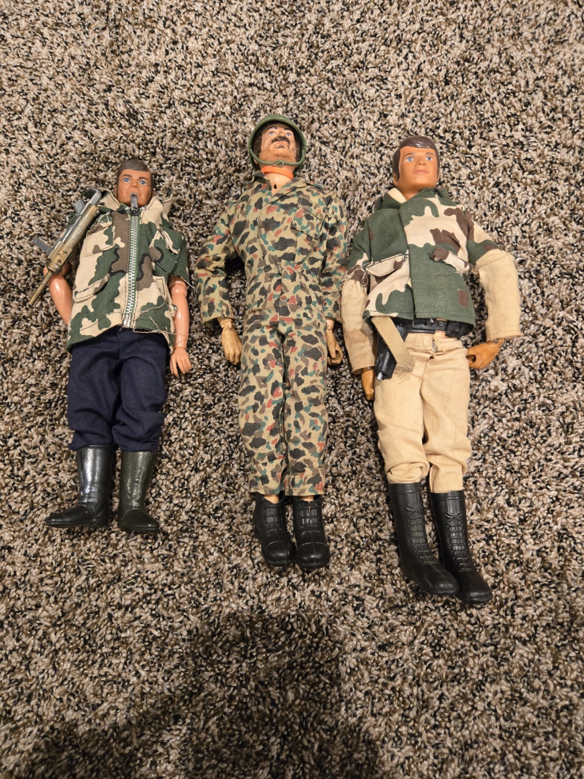 Vibtage Hasbro GI Joe 1970s Action Figures, Case & Clothing, See Pics For Detail Vibtage Hasbro GI Joe 1970s Action Figures, Case & Clothing, See Pics For Detail