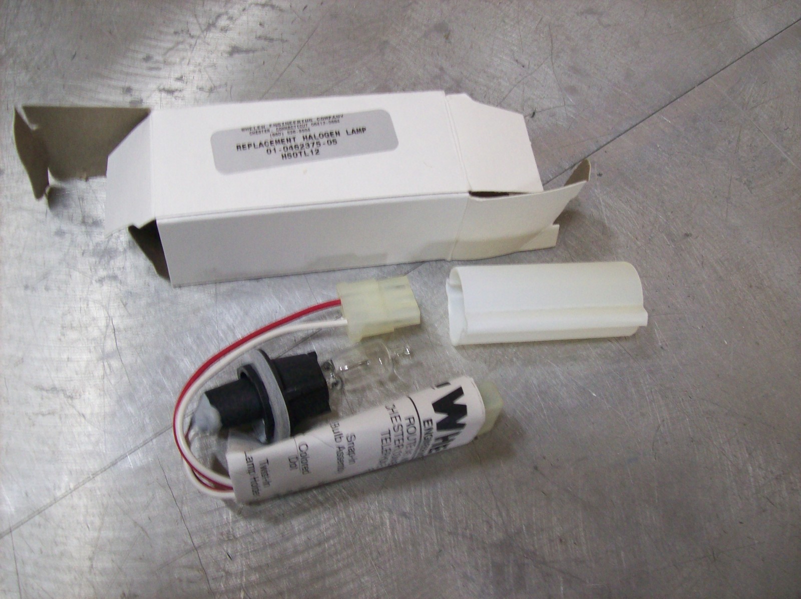 F46) Whelen Genuine OEM NOS Halogen Lamp 01-0462375-05 F46) Whelen Genuine OEM NOS Halogen Lamp 01-0462375-05