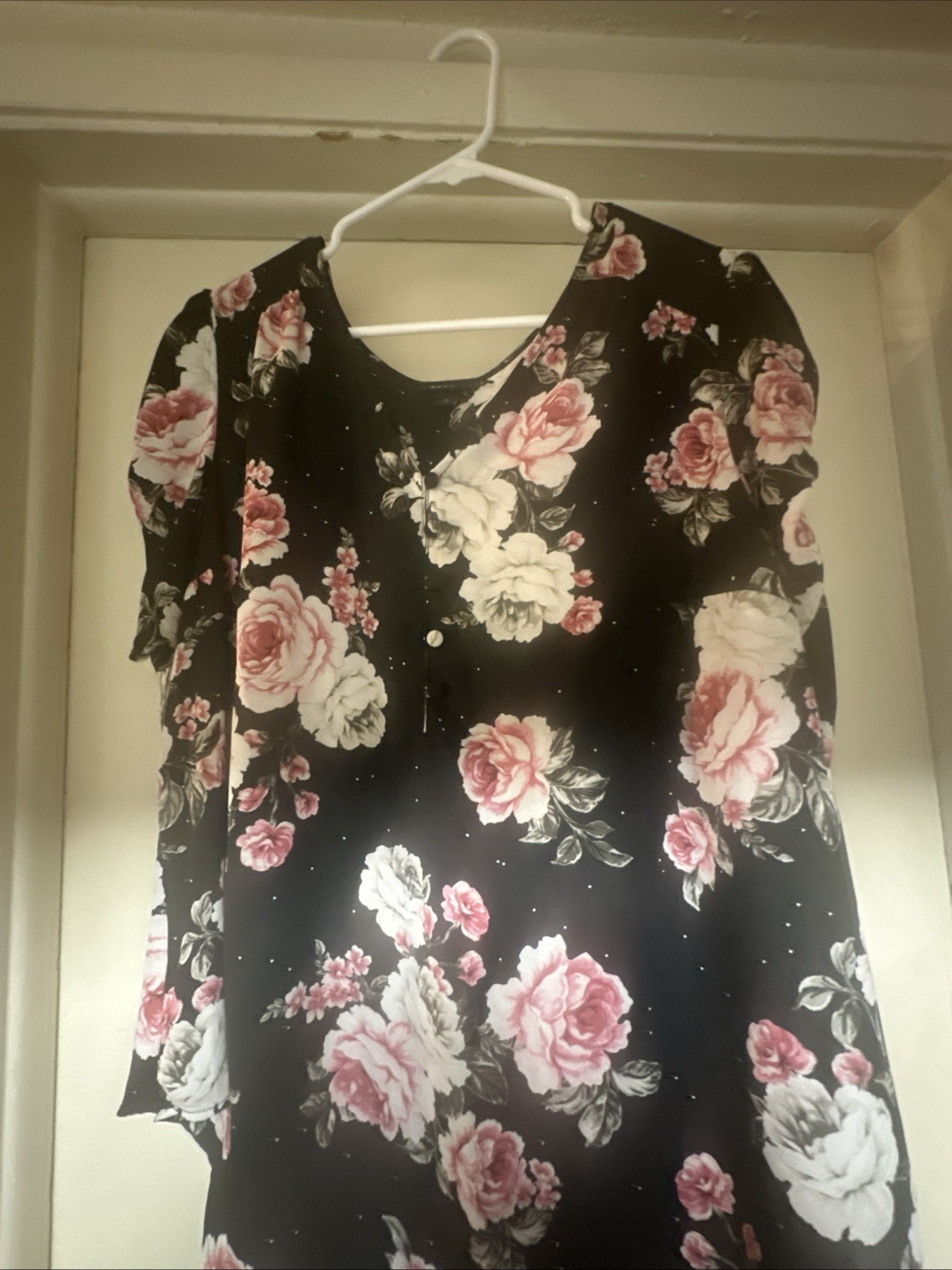 Torrid Harper Women\'s Floral Popover Shirt Size 2, V-Neck, Short Sleeve Torrid Harper Women\'s Floral Popover Shirt Size 2, V-Neck, Short Sleeve