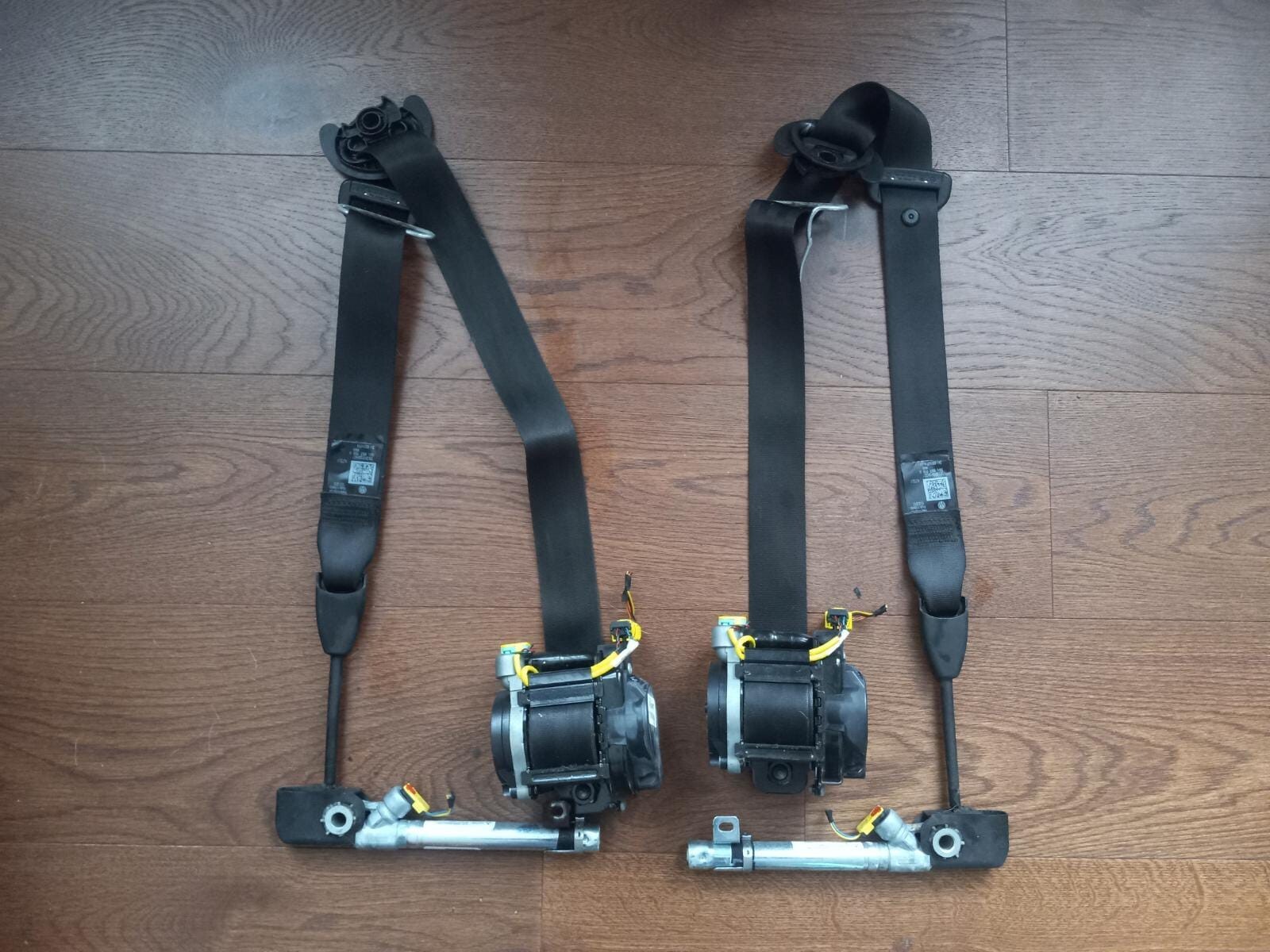 2012 - 2015 Volkswagen Passat Front Left  + Right Seat Belt Retractors PAIR OEM