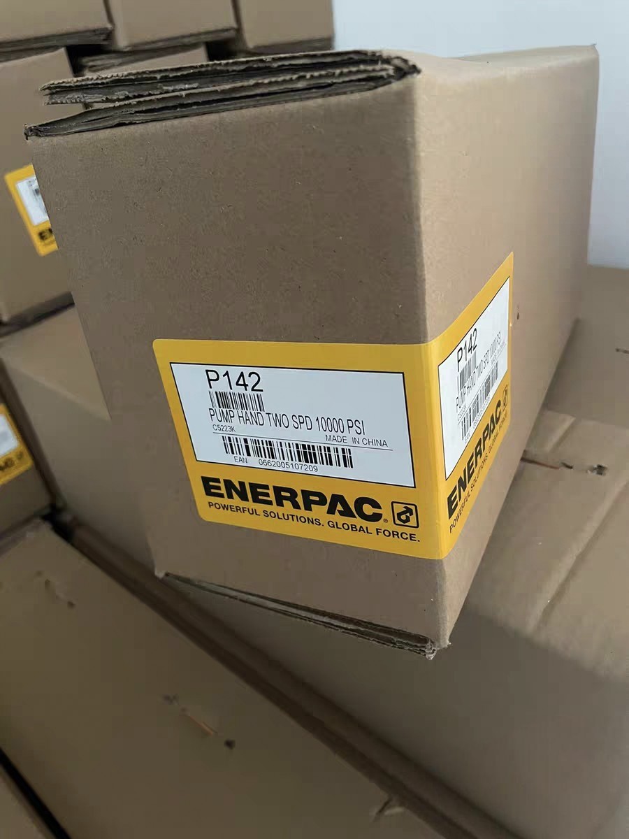 Enerpac P142 Two-Speed Hydraulic Hand Pump 700 Bar/ 10,000 PSI Enerpac P142 Two-Speed Hydraulic Hand Pump 700 Bar/ 10,000 PSI