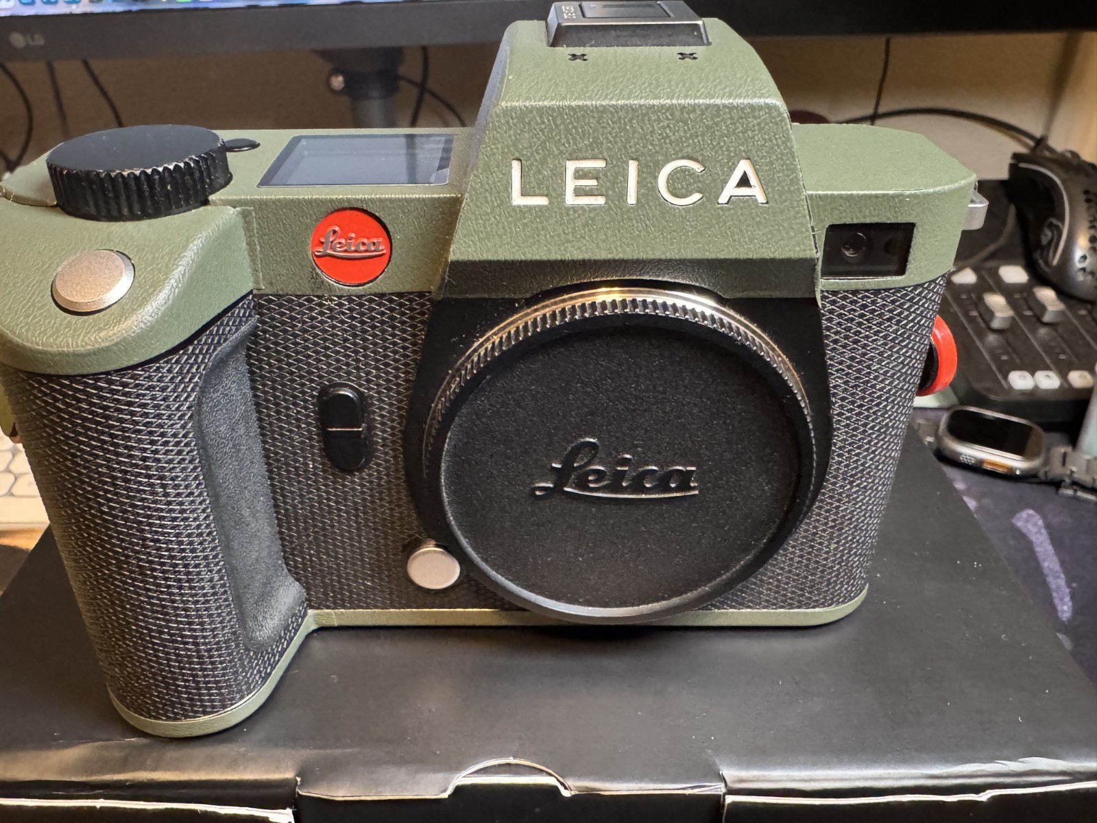 Leica SL2 47.0MP Mirrorless Camera - Reporter Style Skin and Extra Batteries Leica SL2 47.0MP Mirrorless Camera - Reporter Style Skin and Extra Batteries