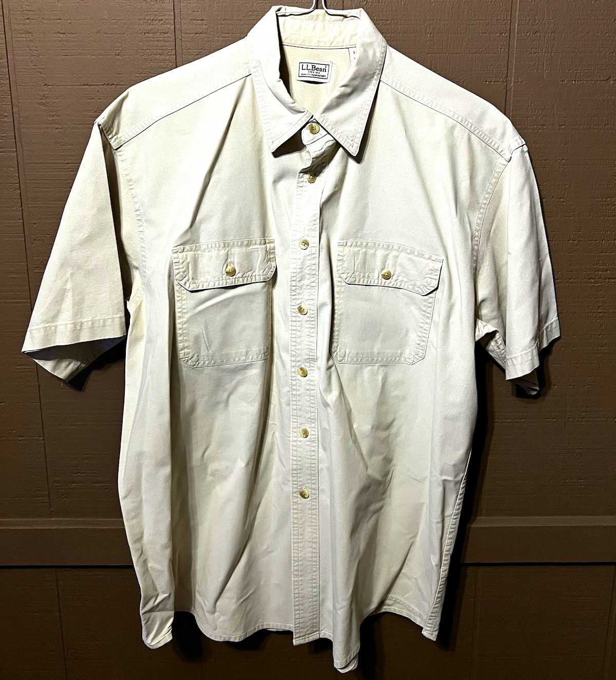 L.L.Bean Men\'s L Regular Beige Solid Woven Cotton Short Sleeve Collared Pockets L.L.Bean Men\'s L Regular Beige Solid Woven Cotton Short Sleeve Collared Pockets