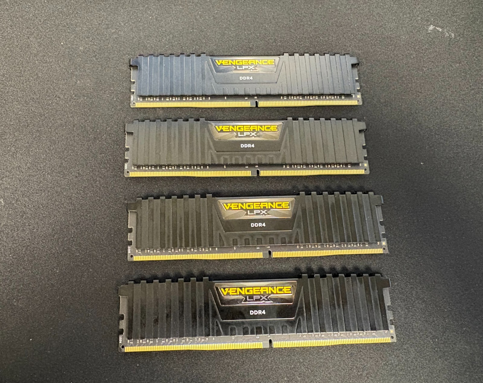 LOT OF 4 - Corsair Vengeance LPX 16GB 4x4GB DDR4 2666MHz CL16 CMK16GX4M4A2666C16 LOT OF 4 - Corsair Vengeance LPX 16GB 4x4GB DDR4 2666MHz CL16 CMK16GX4M4A2666C16