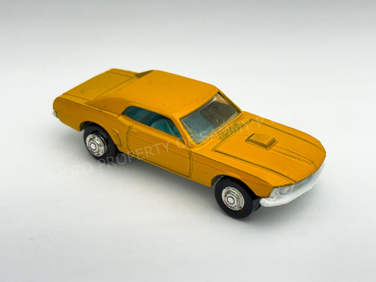 PLAYART Peelers #7120 FORD MUSTANG GT Dark Yellow Very Nice 