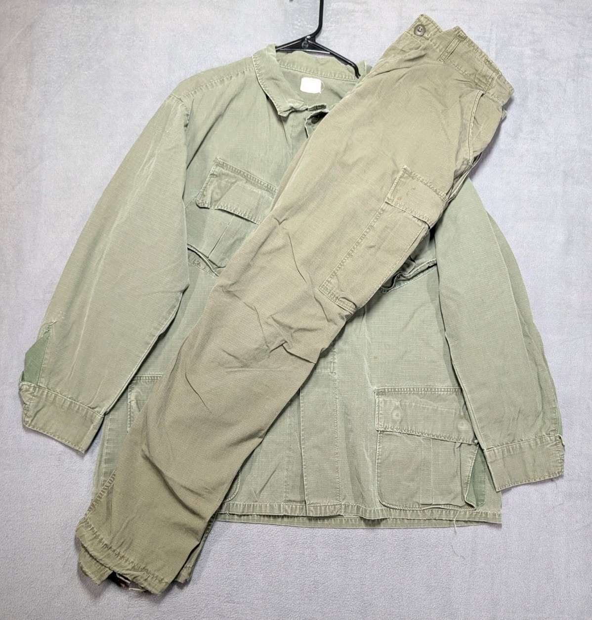 Vintage US Military Mens Large Olive Green Vietnam Era Jungle Fatigue Uniform
