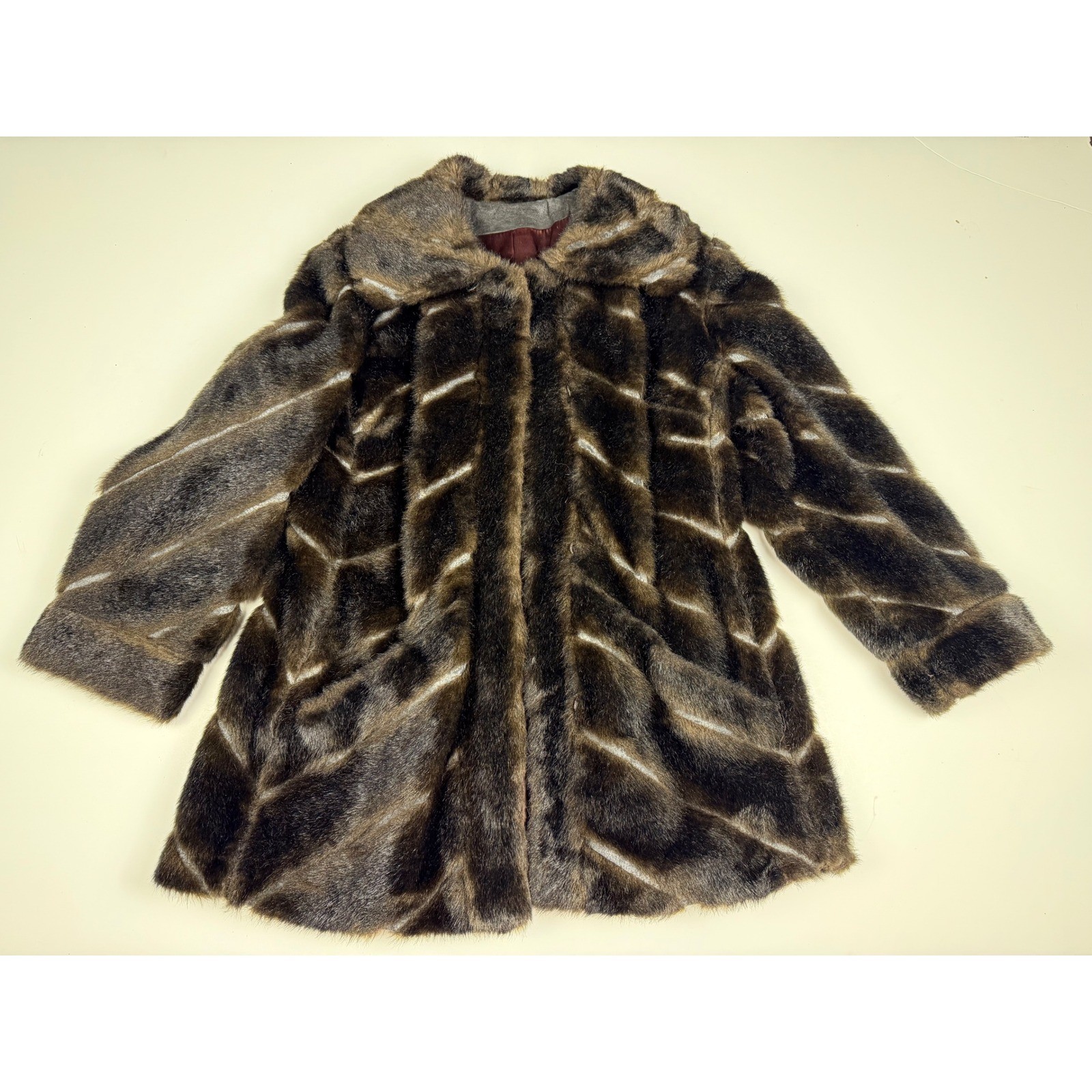 Vintage Glamour Brown Imitation Mink Fur Chevron Coat Bayer Dralon Mid-Length Vintage Glamour Brown Imitation Mink Fur Chevron Coat Bayer Dralon Mid-Length