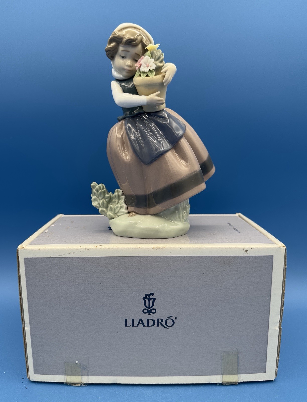 Lladro Porcelain Figurine - Spring is Here - 5223 - MINT with Box - Retired Lladro Porcelain Figurine - Spring is Here - 5223 - MINT with Box - Retired