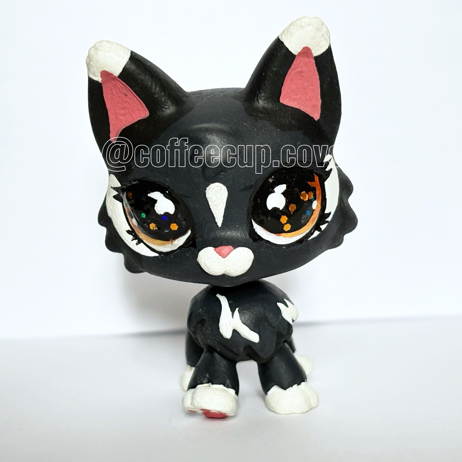 LPS Custom Hand Painted Wolf Cat x Husky Headswap with Orange Glitter Eyes LPS Custom Hand Painted Wolf Cat x Husky Headswap with Orange Glitter Eyes