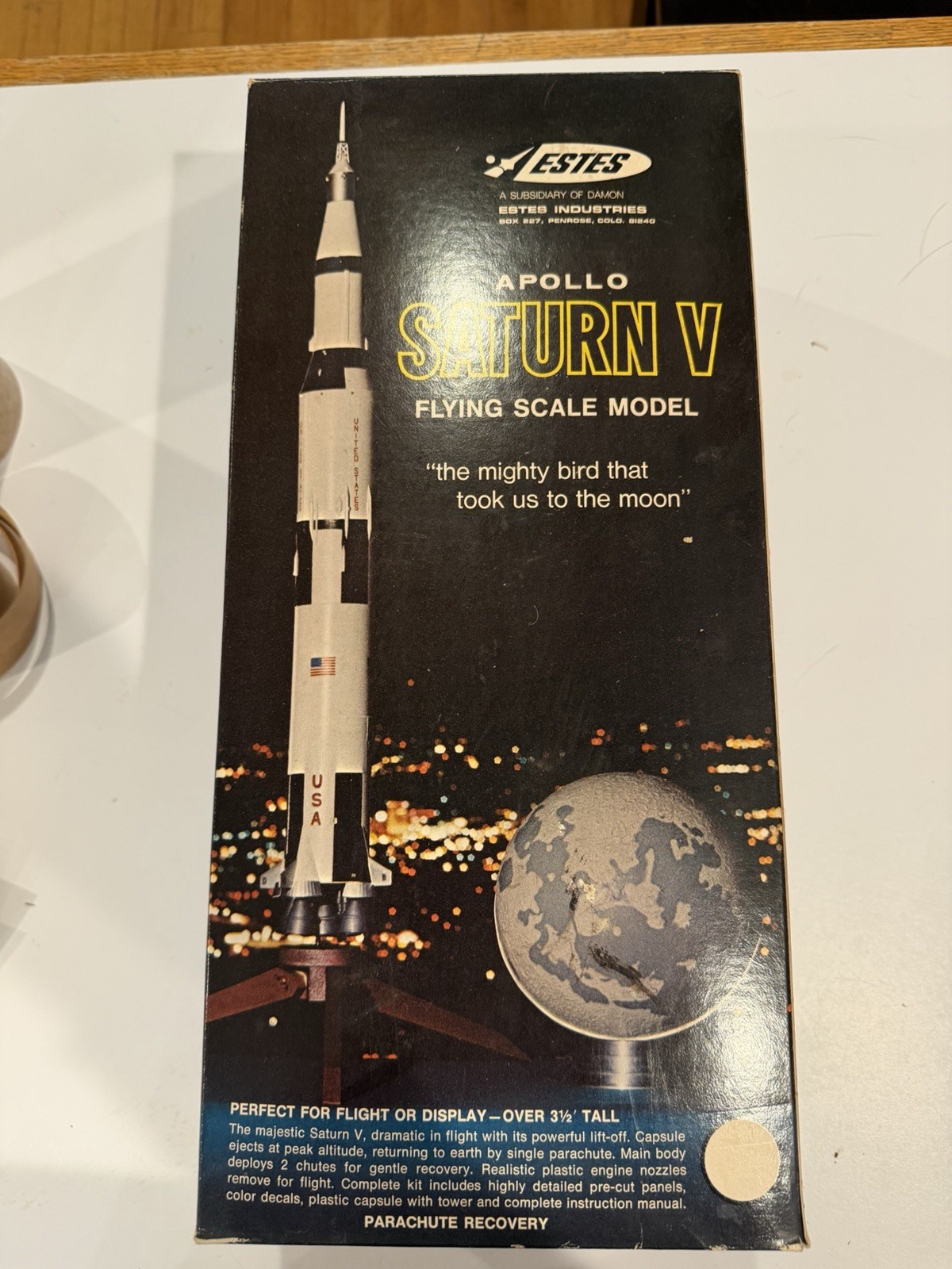 Estes Apollo Saturn V Flying Model Rocket - #1236 (K-36) - Appears New Estes Apollo Saturn V Flying Model Rocket - #1236 (K-36) - Appears New
