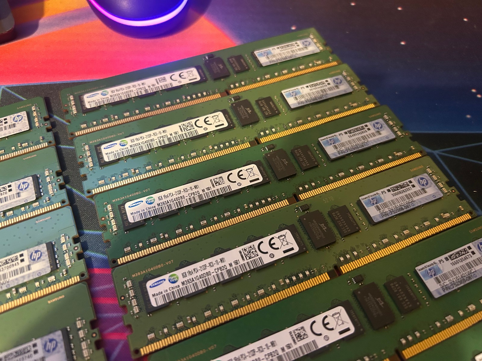 Samsung 8GB 1Rx4 PC4-2133P-RC0-10-MB1 M393A1G40DB0-CPB2Q Server RAM