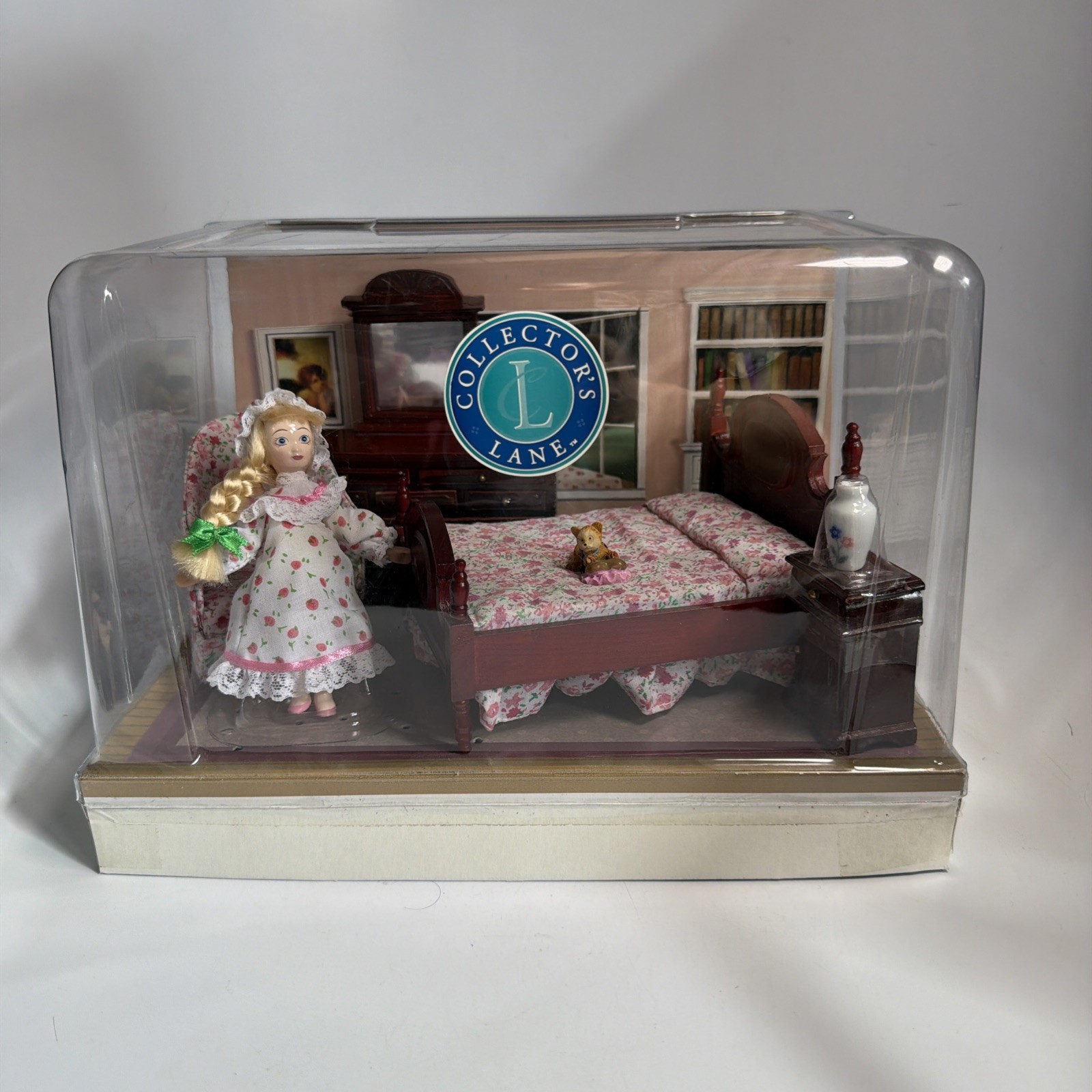 1998 Collector's Lane Miniatures Bedtime With Tiffany New Missing Base