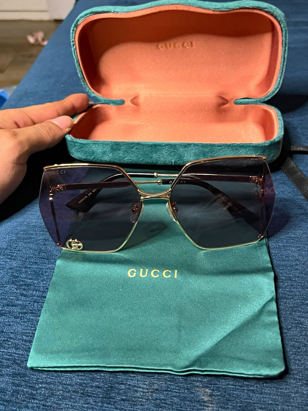 Gucci GG0817S 008 Oversized Square Gold Metal Frame Purple Gradient UV400 Gucci GG0817S 008 Oversized Square Gold Metal Frame Purple Gradient UV400