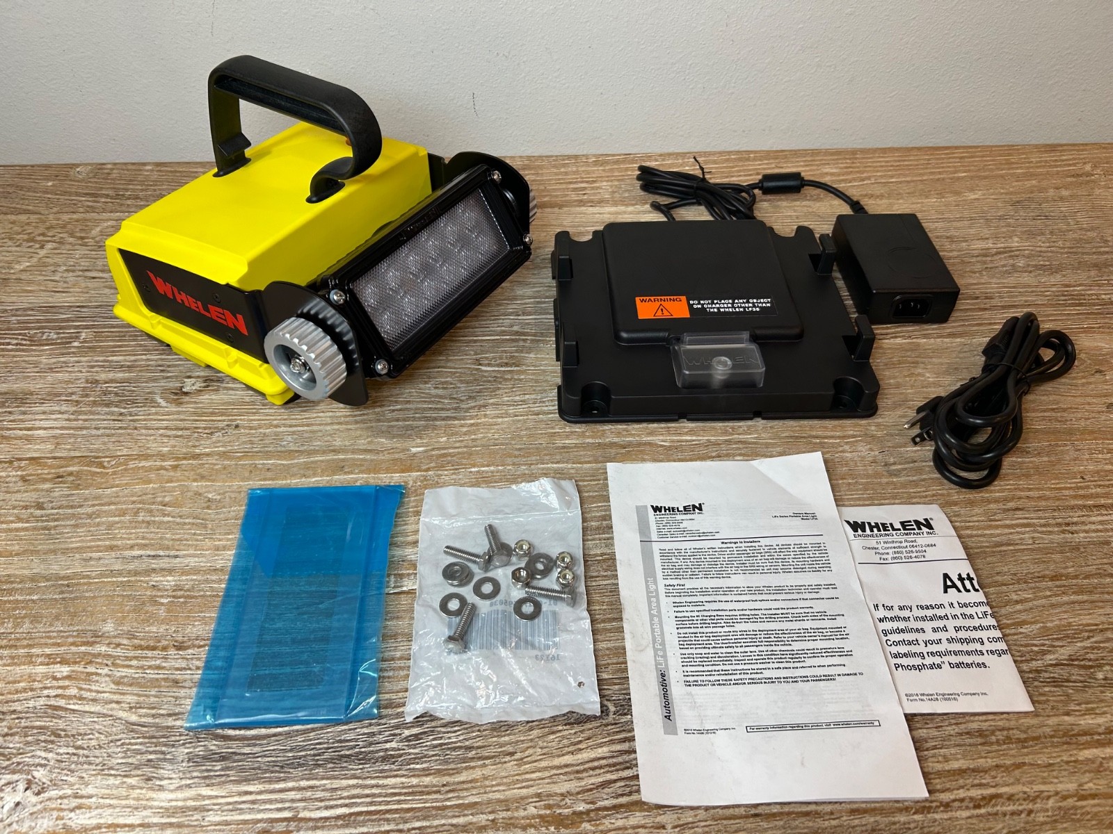 Whelen Pioneer Series Life LF35 Portable Rechargeable SCENE LIGHT w/Charger read Whelen Pioneer Series Life LF35 Portable Rechargeable SCENE LIGHT w/Charger read