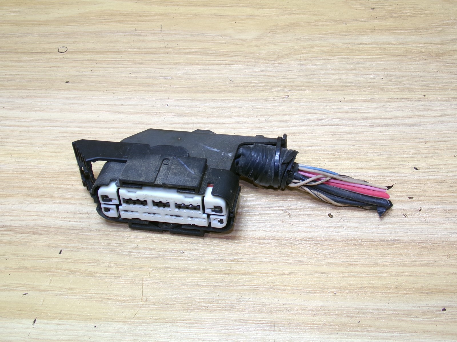 2008-2012 Chevrolet Malibu 2.4L OEM ABS pump connector pigtail 08 09 10 11 12 2008-2012 Chevrolet Malibu 2.4L OEM ABS pump connector pigtail 08 09 10 11 12