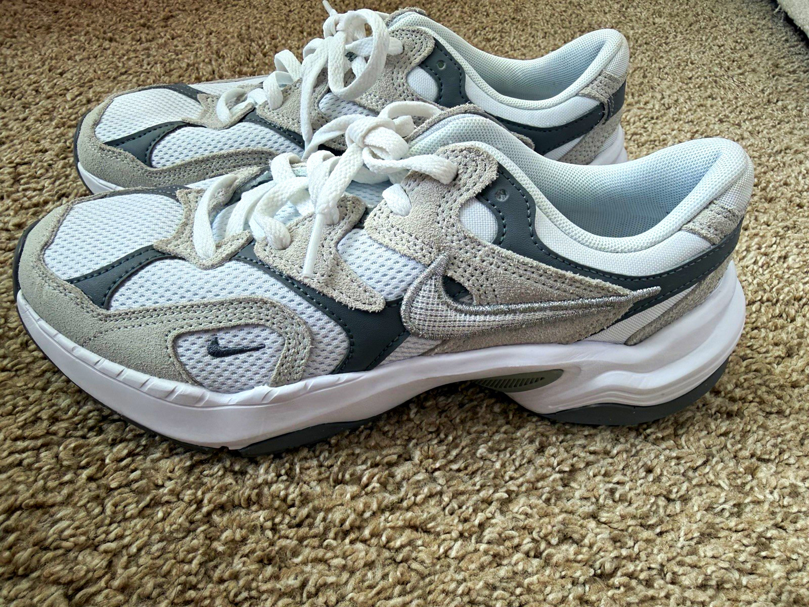 Nike AL8 Women’s Low Top Mesh Sneakers Smoke Grey Metallic Silver FJ3794-101 Nike AL8 Women’s Low Top Mesh Sneakers Smoke Grey Metallic Silver FJ3794-101