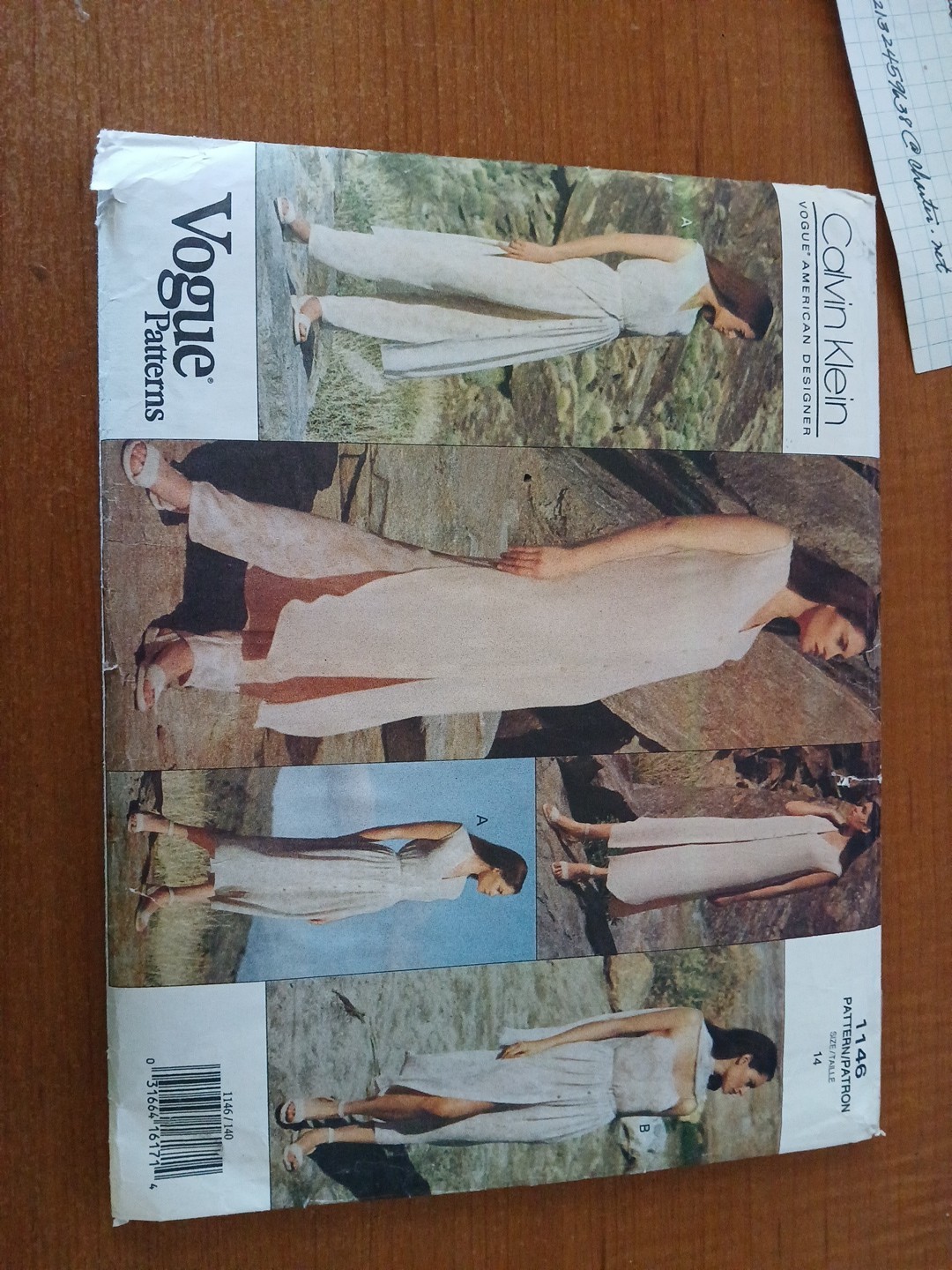 Vogue American Designer CALVIN KLEIN #1146 Size 14 Vogue American Designer CALVIN KLEIN #1146 Size 14