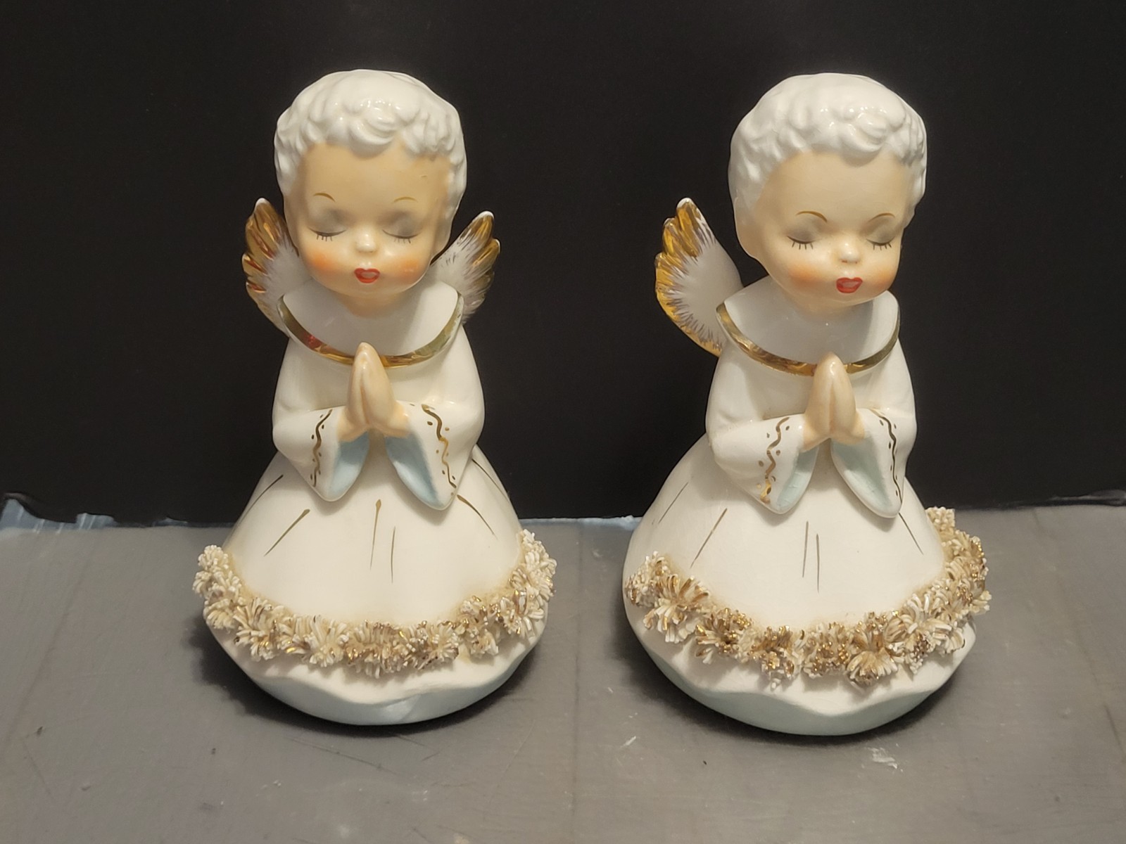 Vintage Japan Porcelain Praying Angels Spaghetti Trim Figurines 2 Lot Xmas Vintage Japan Porcelain Praying Angels Spaghetti Trim Figurines 2 Lot Xmas