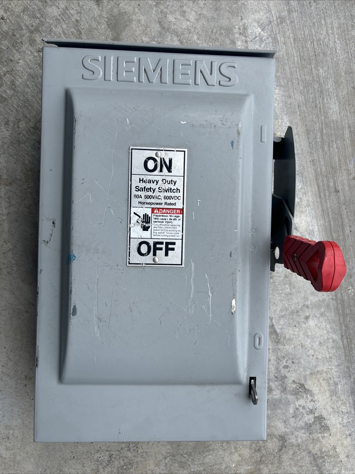 Siemens Fusible 3R Safety Switch/Disconnect HF362R 60A 600V 3P Used Siemens Fusible 3R Safety Switch/Disconnect HF362R 60A 600V 3P Used