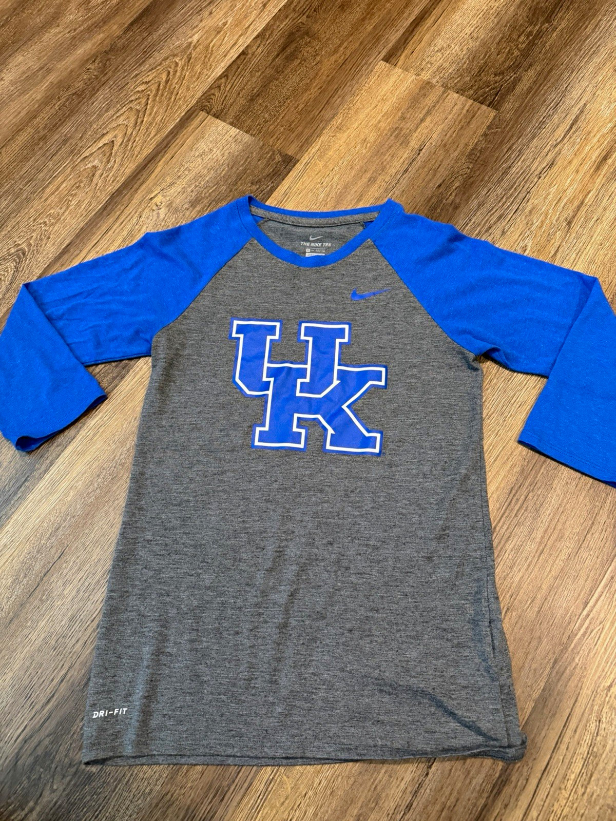 Nike The Nike Tee Kentucky Wildcats UK Dri-FIT Raglan Shirt XS Blue Gray Nike The Nike Tee Kentucky Wildcats UK Dri-FIT Raglan Shirt XS Blue Gray
