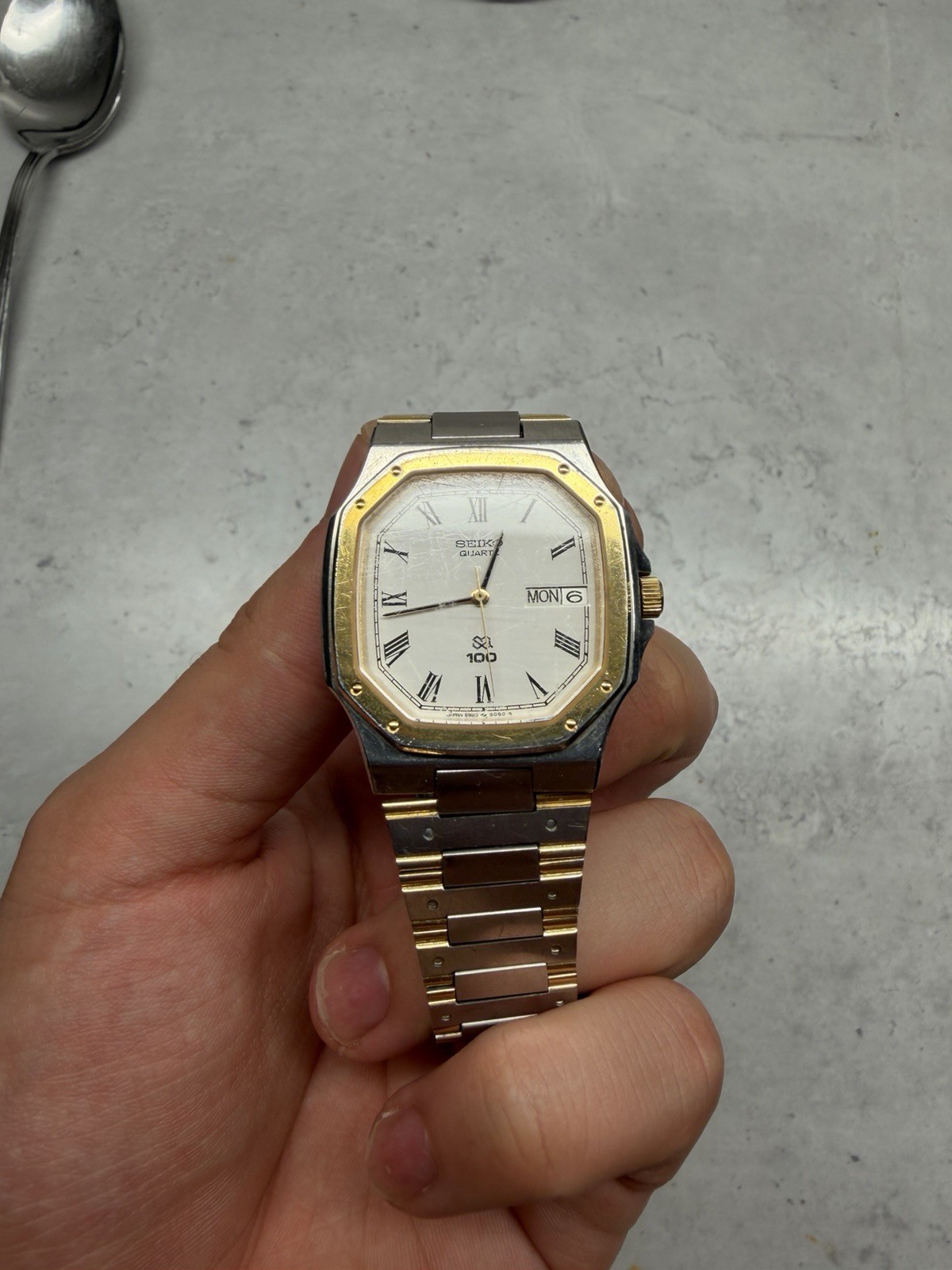 VINTAGE + RARE 1982 Seiko Santos SQ100 6923-5050 Men's 34 x 37mm Day/Date Watch