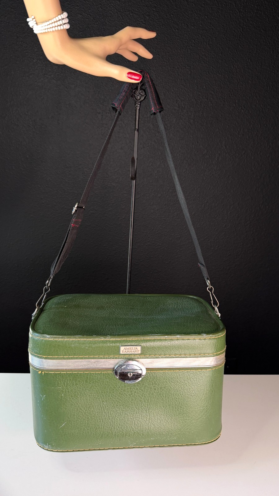 Vintage 1970s avocado green train case shoulder strap AMELIA EARHART makeup Vintage 1970s avocado green train case shoulder strap AMELIA EARHART makeup