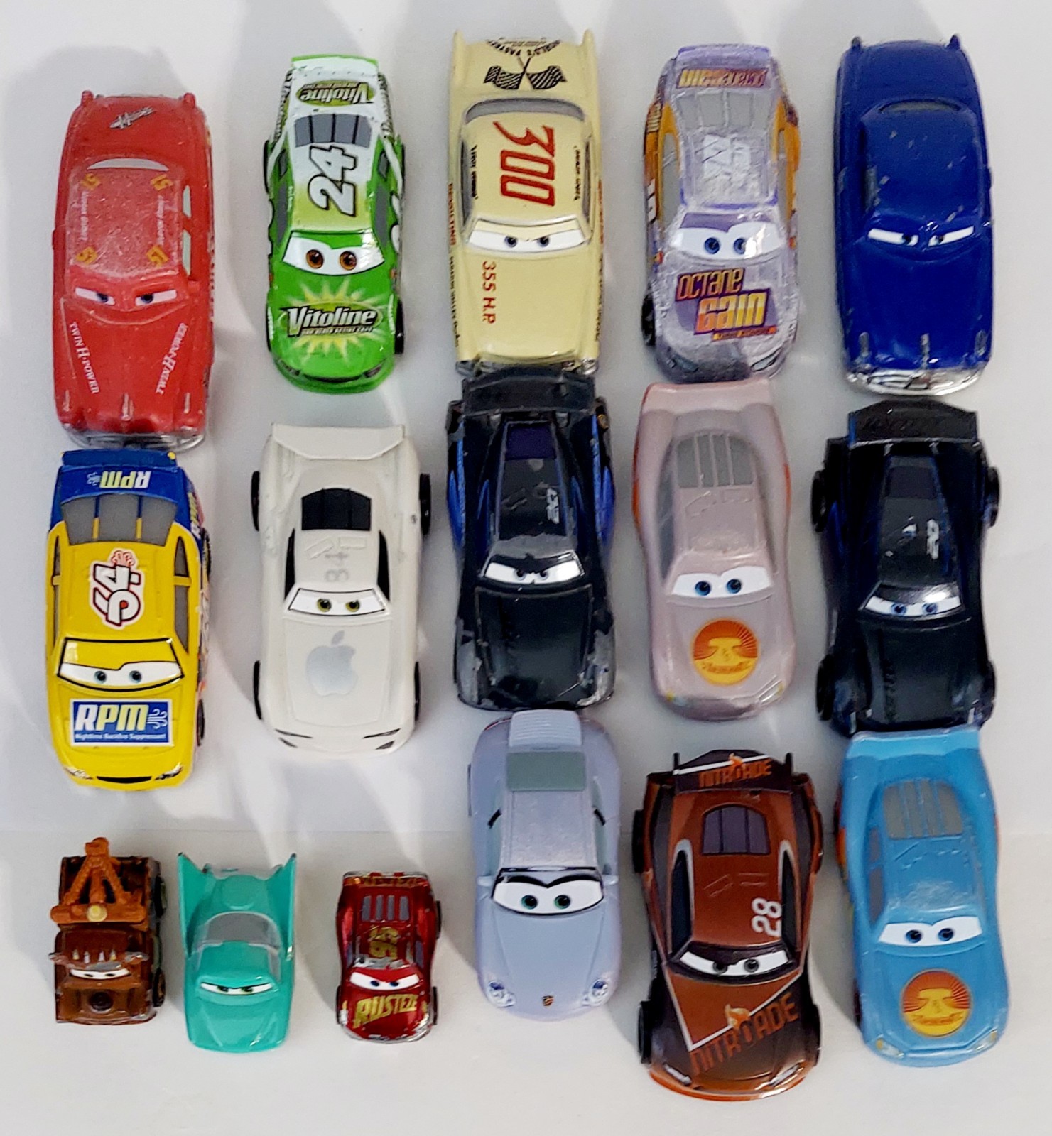 Disney Pixar CARS Vehicles Mattel Mixed Sizes lot of 16 Diecast & Plastic Disney Pixar CARS Vehicles Mattel Mixed Sizes lot of 16 Diecast & Plastic