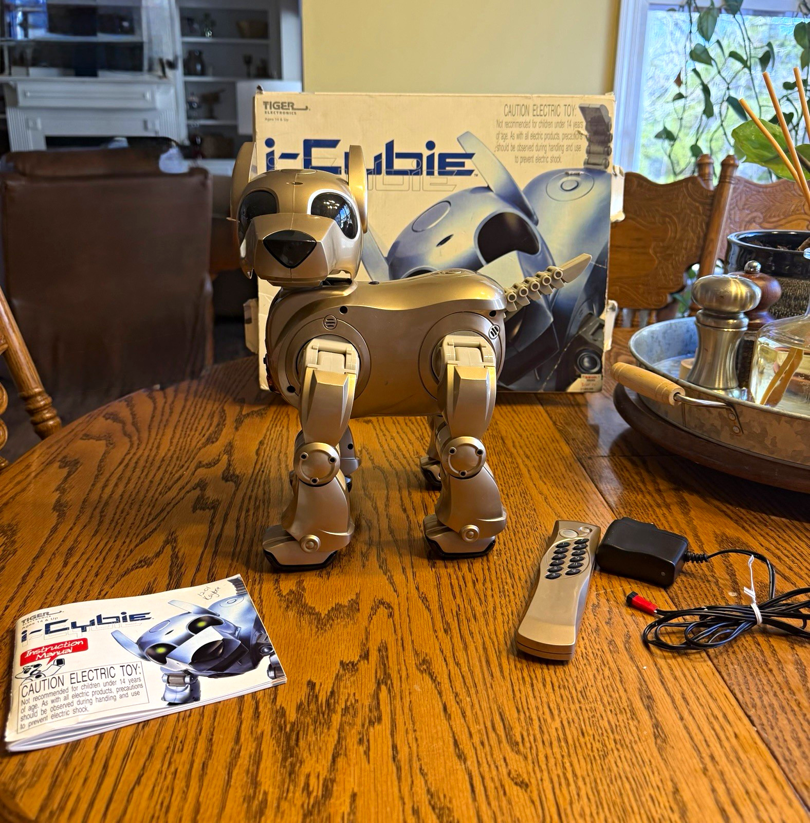 Tiger Electronics i-Cybie Robotic Dog w/ Remote Box Manual Charger 2001- battery