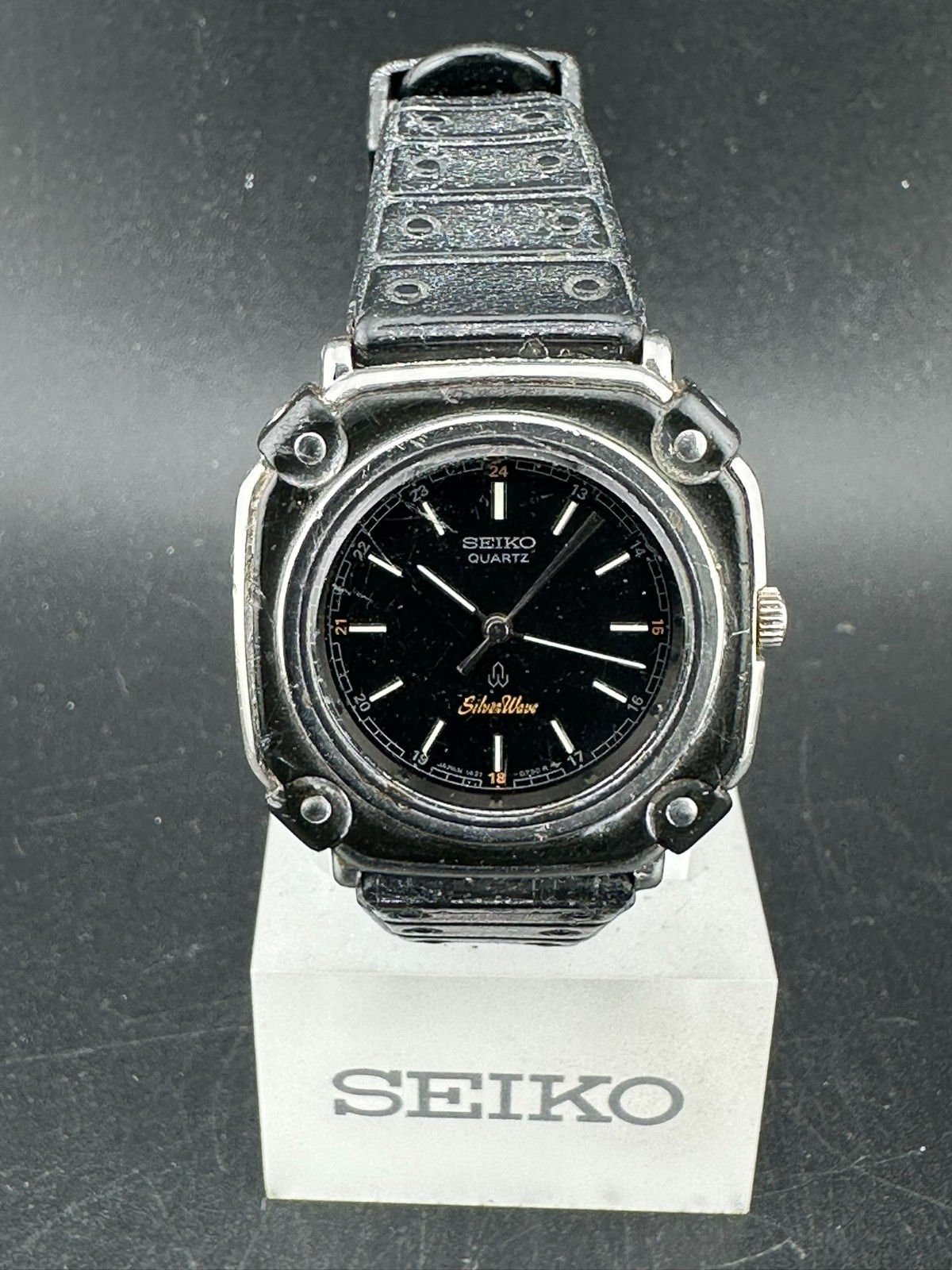 Seiko SilverWave Women\'s Black Dial Contra Style 29mm Quartz Watch 1421-0080 Seiko SilverWave Women\'s Black Dial Contra Style 29mm Quartz Watch 1421-0080