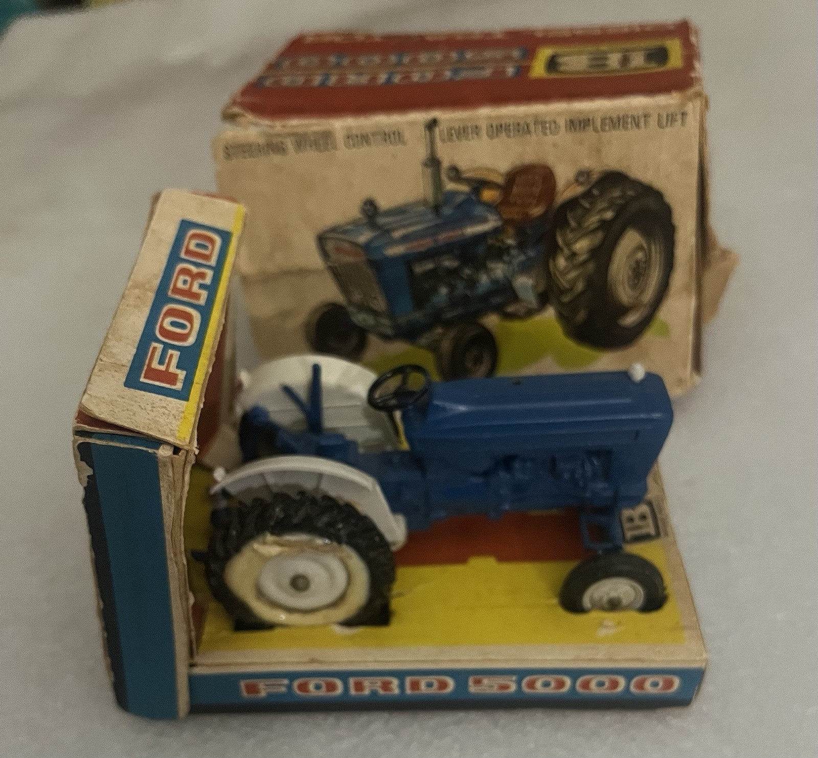 Vintage Britains No. 9527 Ford 5000 Diesel Tractor With Box Vintage Britains No. 9527 Ford 5000 Diesel Tractor With Box