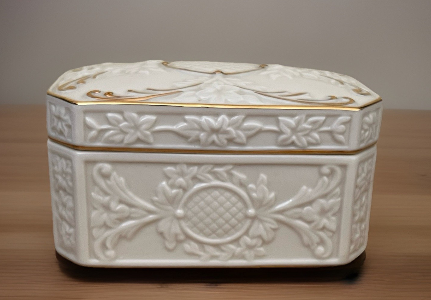 Lenox Rectangular Lidded Trinket Jewelry Box Ivory 24kt Gold Gilt Lined Vtg