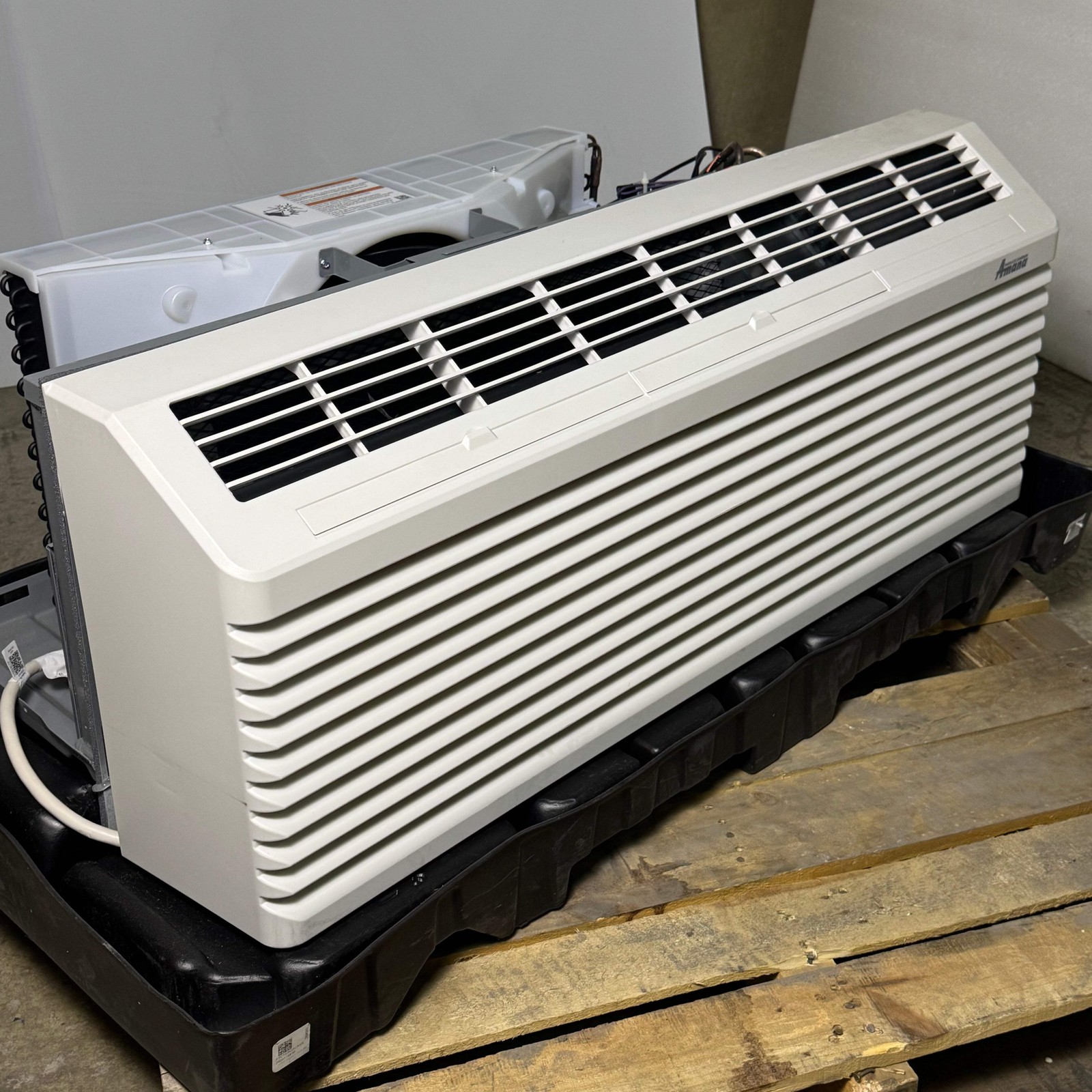 AMANA PTAC Wall Mounted Air Conditioner White 15000 BTUPTC153K35CXXX (New Other)