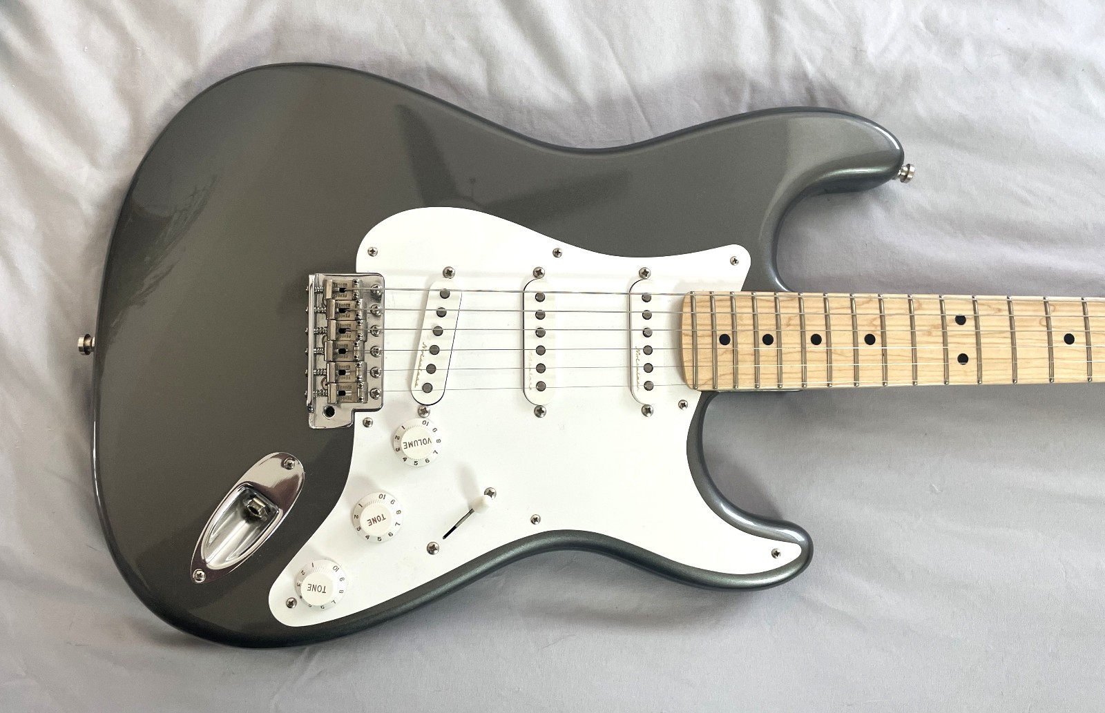 Fender Eric Clapton Stratocaster Maple Fingerboard Electric Guitar - Pewter