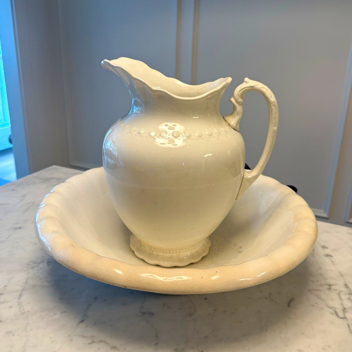 Antique early 1900s White Wash Basin & Pitcher Set – The Colonial Co. Antique early 1900s White Wash Basin & Pitcher Set – The Colonial Co.