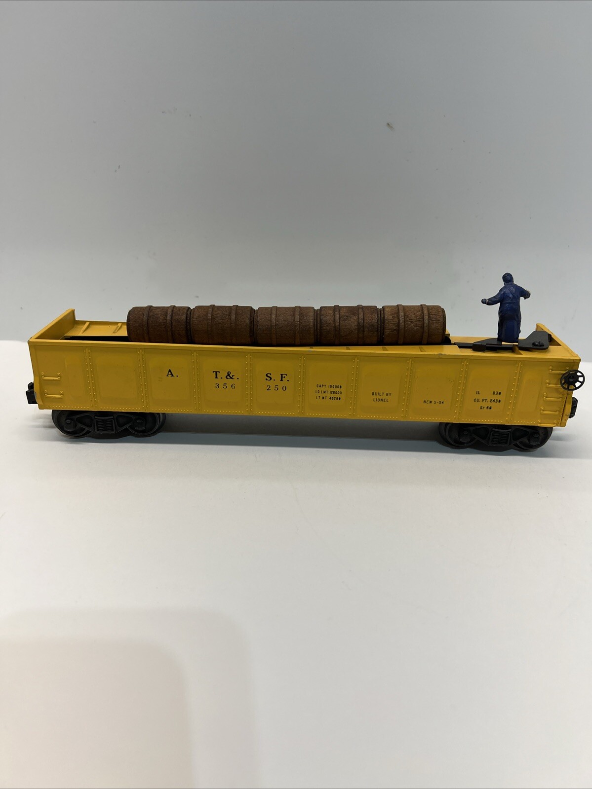 ORIGINAL LIONEL 3562-50 OPERATING BARREL CAR PAINTED YELLOW RARE POSTWAR ORIGINAL LIONEL 3562-50 OPERATING BARREL CAR PAINTED YELLOW RARE POSTWAR