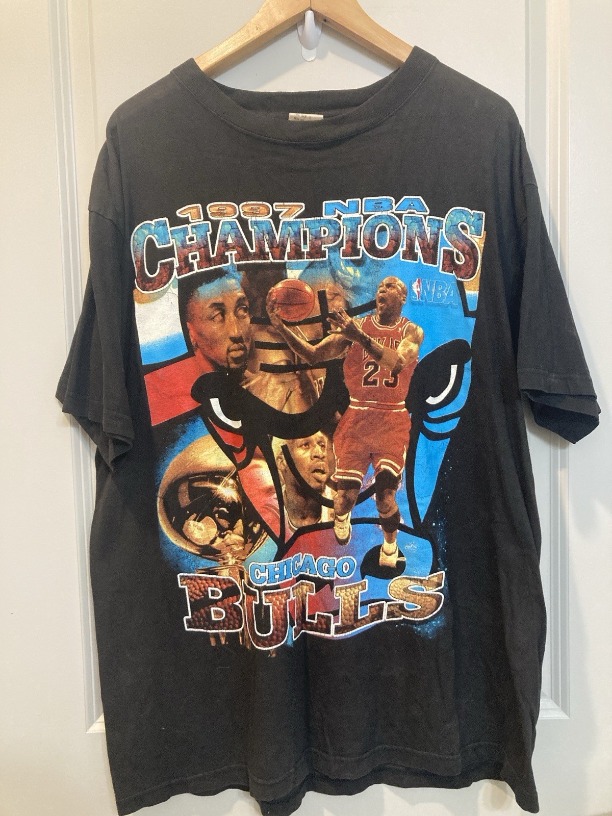 VTG 90s Chicago Bulls Tshirt Rap Tee 1997 NBA Michael Jordan Rodman Pippen L/XL
