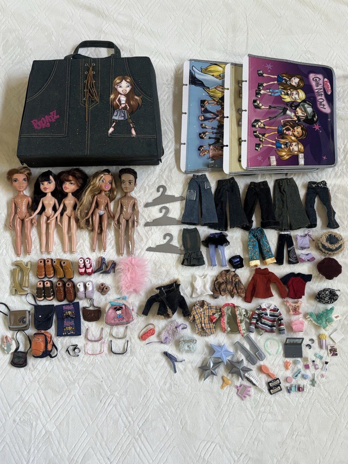 BRATZ Vintage Denim Carrying Case W/ Dolls & Accessories Pictured 2000s BRATZ Vintage Denim Carrying Case W/ Dolls & Accessories Pictured 2000s