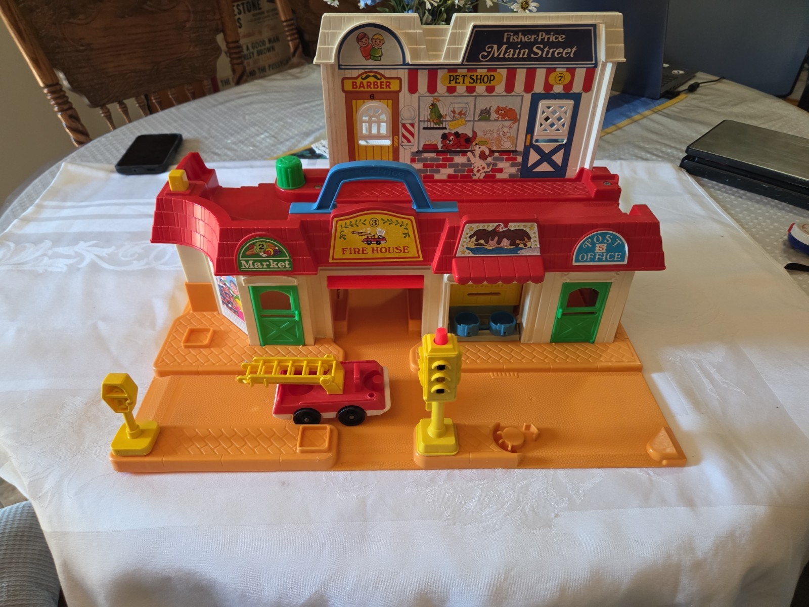 Vintage 1986 Fisher Price Little People Main Street Play Family Playset #2500 Vintage 1986 Fisher Price Little People Main Street Play Family Playset #2500
