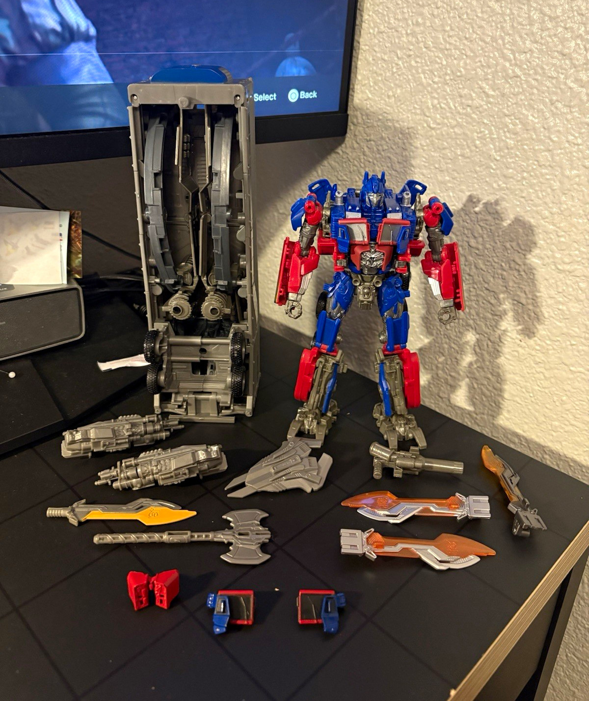 Transformers Studio Series 44 Dark of The Moon Optimus Prime BWBB- complete Transformers Studio Series 44 Dark of The Moon Optimus Prime BWBB- complete