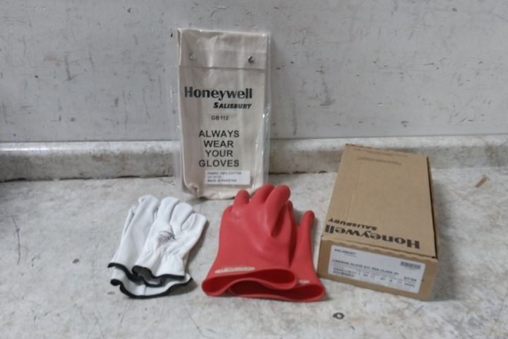 Salisbury GK0011R/11 Size 11 Class 00 Red Electrical-Insulating Glove Kit