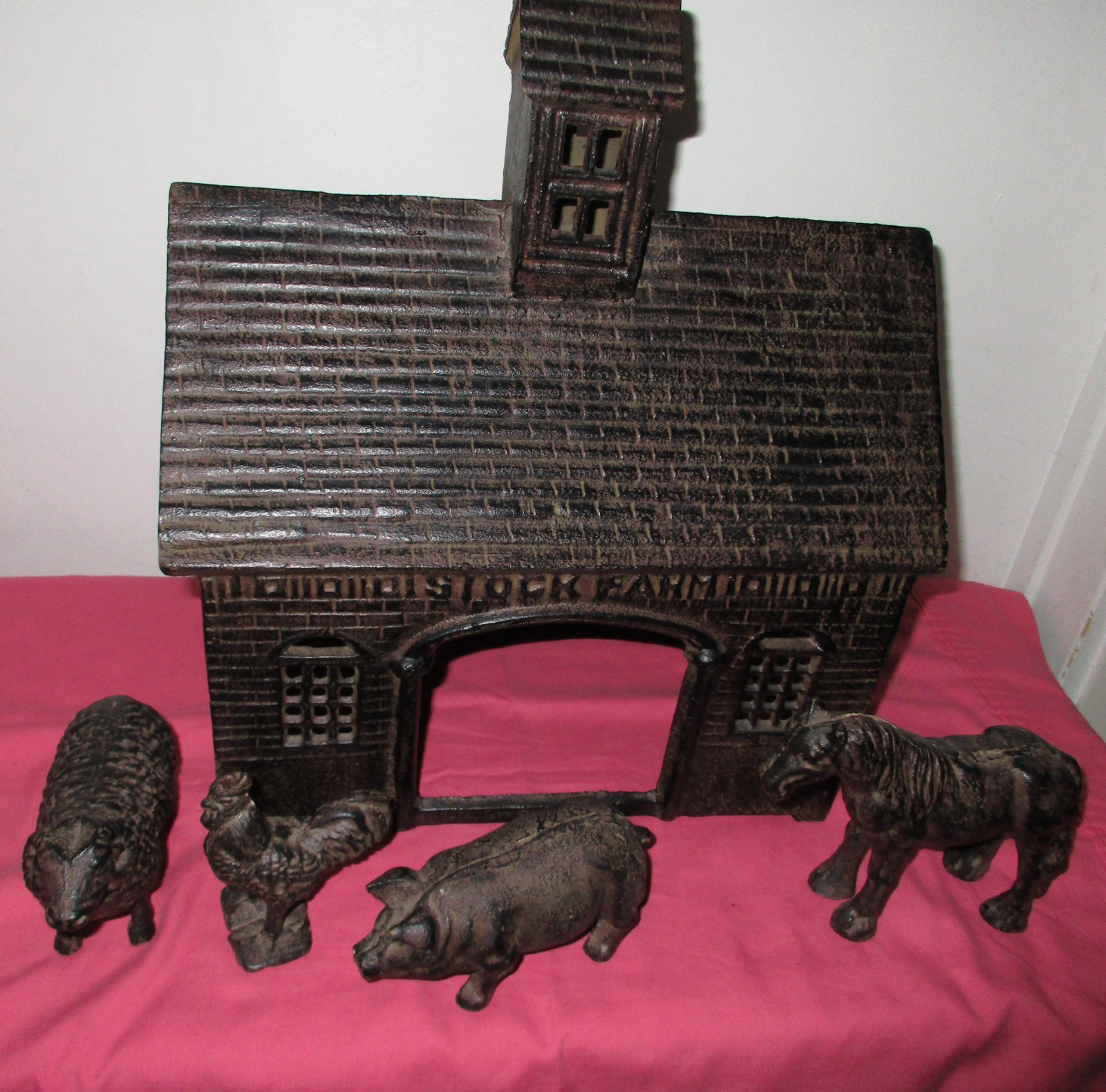 Vintage Cast Iron Farm Set Barn & Animals Horse Pig Rooster Sheep Vintage Cast Iron Farm Set Barn & Animals Horse Pig Rooster Sheep