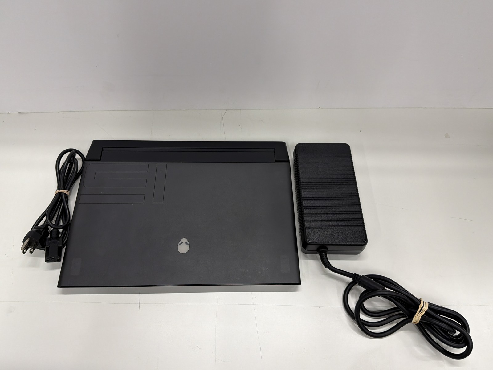 Dell Alienware m15 R2 Intel Core i9 2.3GHz 2TB SSD 16GB RAM 15.6in FHD Good