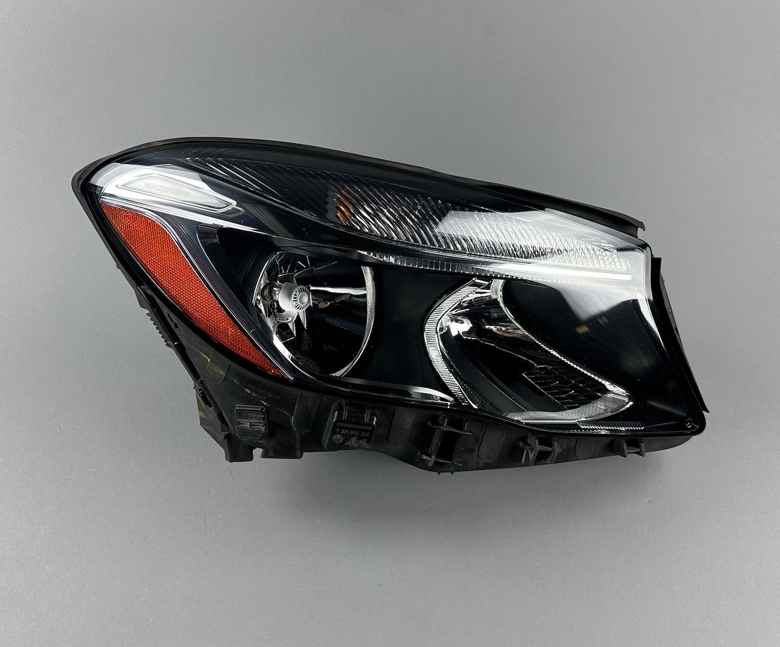 2015-2020 Mercedes-Benz GLA250 Right Passenger Halogen Headlight OEM A1569061600
