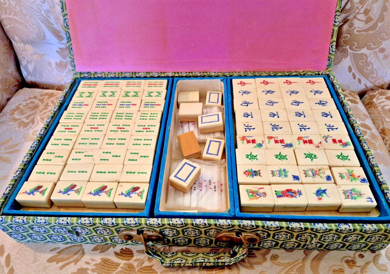 Antique Mahjong Bovine Bone And Bamboo Tiles Carved Game Set In Gift Box New HTF