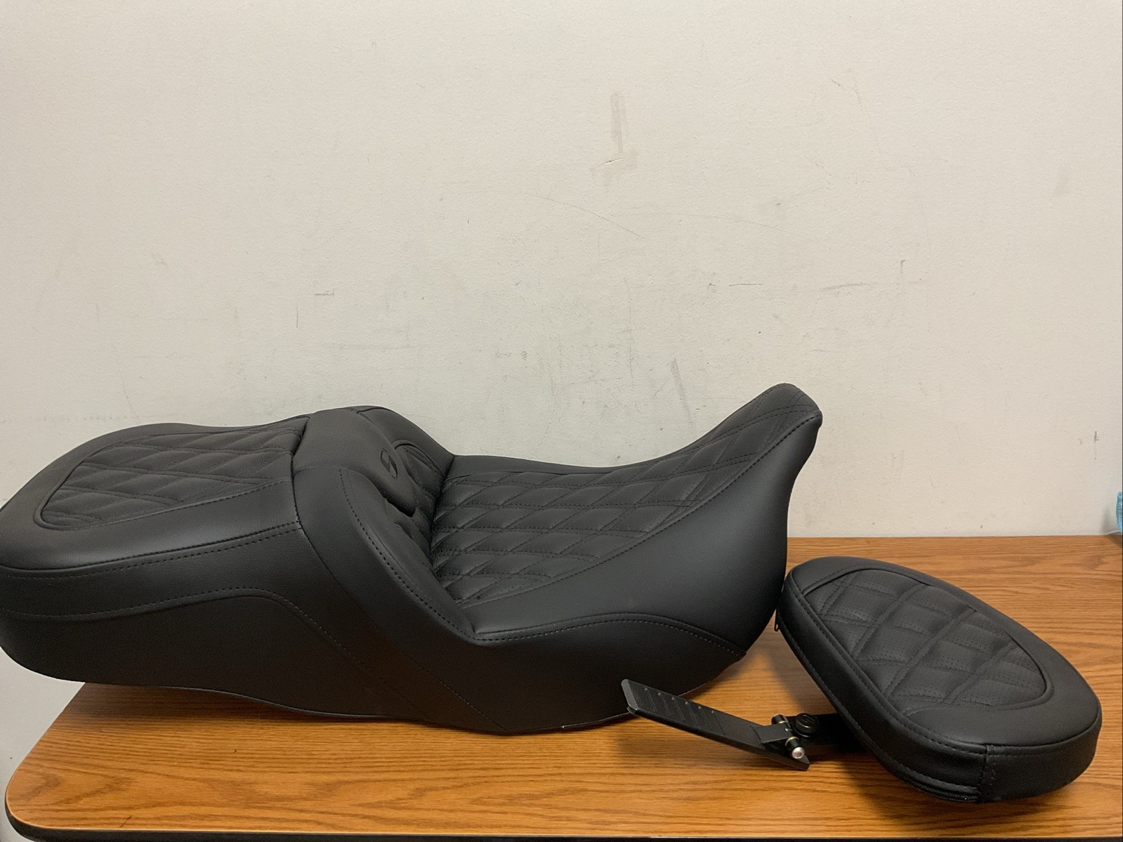 Saddlemen Lattice Stitch Roadsofa Seat w/Drivers Backrest 808-07B-182BR